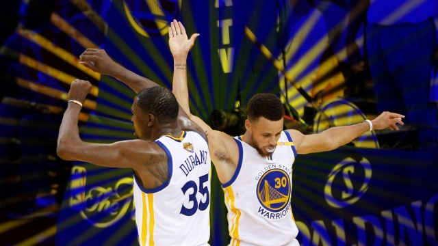 2017-06_GQ_NBA-Durant-Curry_3x2